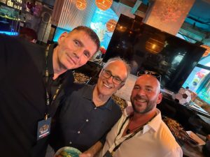 Markus Österreicher mit Edi und Tom bei der 10-Jahres-Feier der Stadtliebe Linz