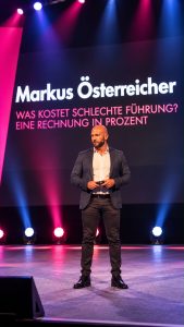 Markus Österreicher auf der Bühne vor seinem Keynote-Titel, FAFGA 2026